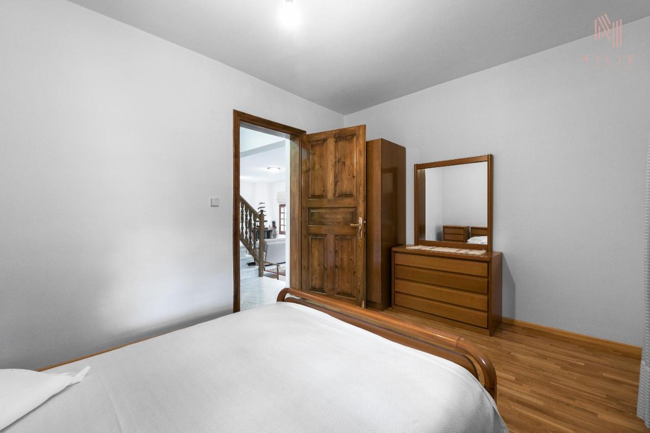 Classico, Nilie Hospitality Mgmt Foustani Bagian luar foto